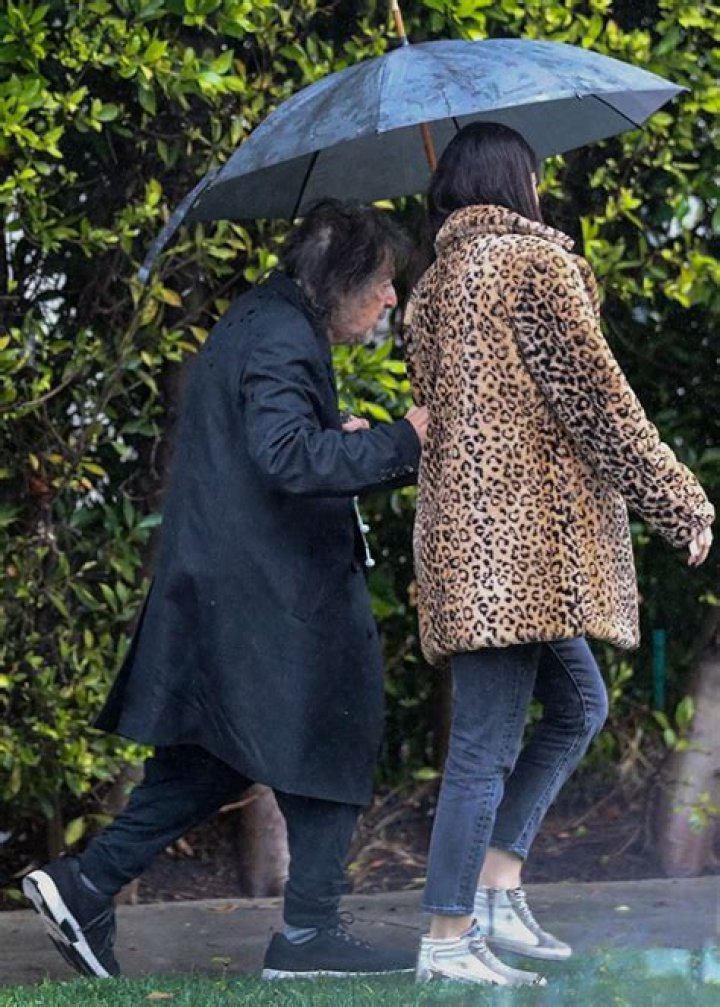 Al Pacino, 82, Avoids Rain In Rare Public Appearance At Ex-GF’s House – Hollywood Life