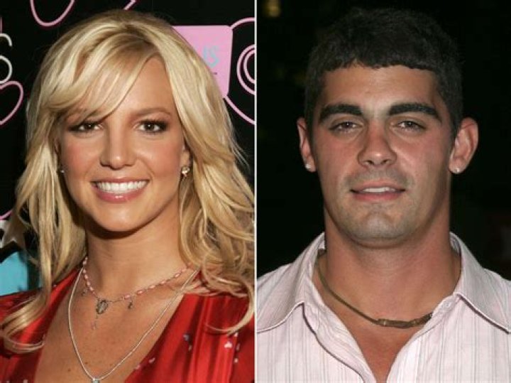 Britney Spears’ Boyfriend Sam Asghari Posts & Deletes Ring Photos – Hollywood Life