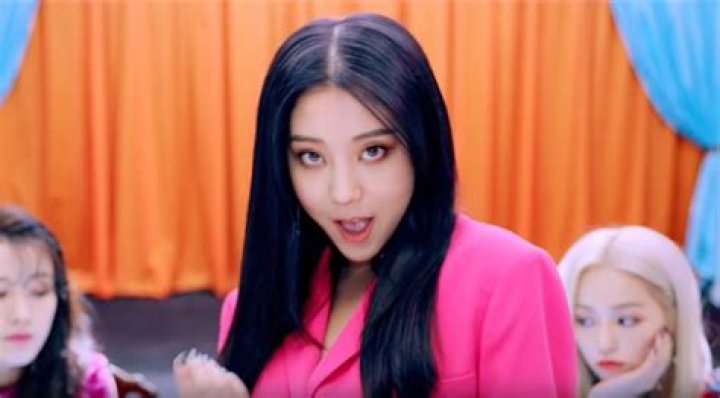 CLC’s ‘No’ Music Video — Photos