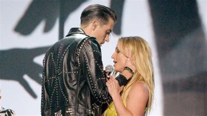 Did Britney Spears Kiss G-Eazy At The VMAs? Watch His New Interview – Hollywood Life