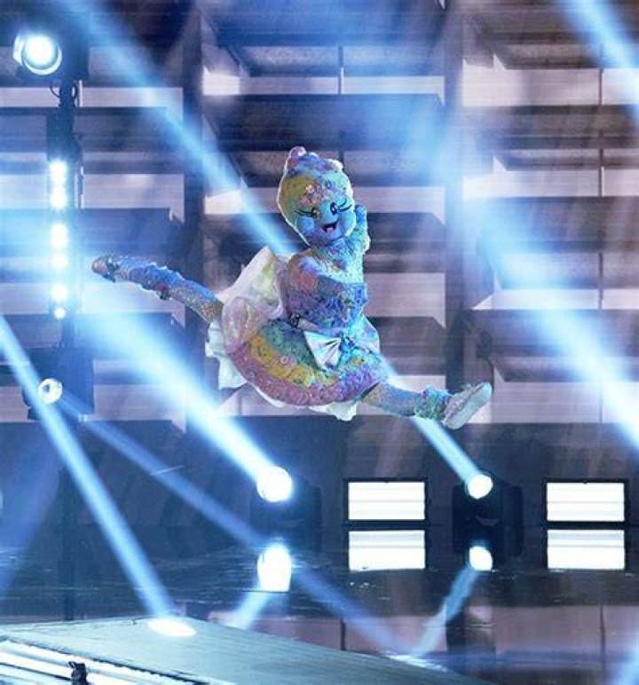 Gabby Douglas Is ‘The Masked Dancer’ Winner & Revealed As Cotton Candy – Hollywood Life