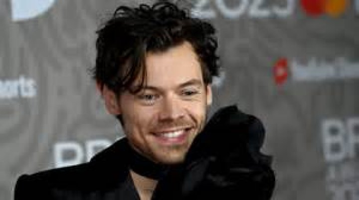 Harry Styles Album Release Date Is Taylor Swift’s B-day & Fans React – Hollywood Life