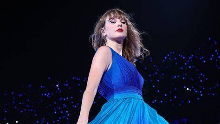 How Taylor Swift Handled an On-Stage Wardrobe Malfunction: Watch