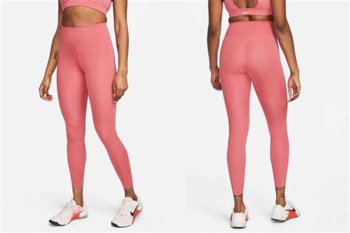 Khloe Kardashian Rocks Bright Pink Leggings & Matching Crop Top During Morning Workout