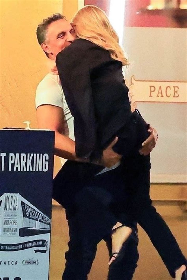 Tobey Maguire Kissing Mystery Woman Just 2 Months After Jennifer Meyer Split – Hollywood Life